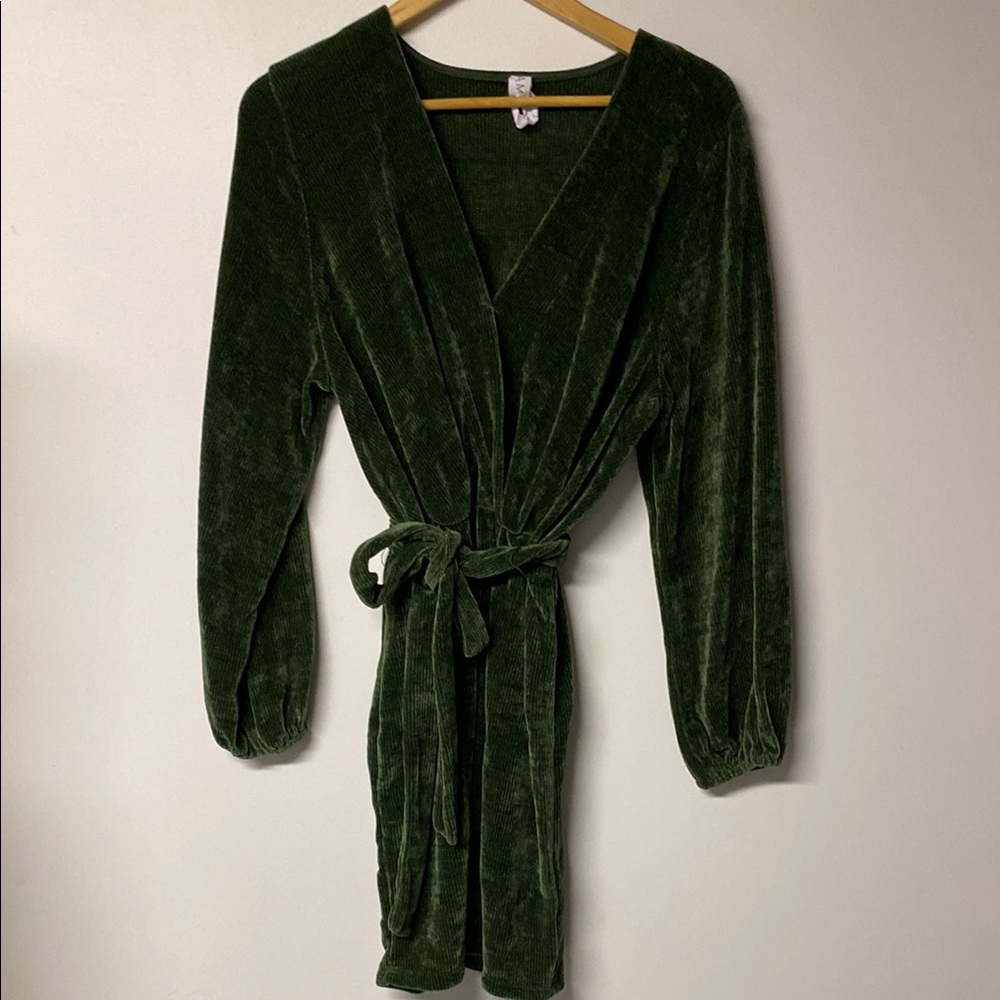 AMADI Elegant Green Velvet Mini Dress